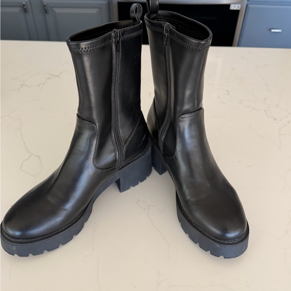 Dolce Vita Women’s Black Chunky Platform Zip Boots